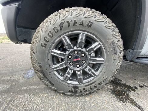Used 2025 GMC Sierra 1500 AT4X AWD/4WD image 10