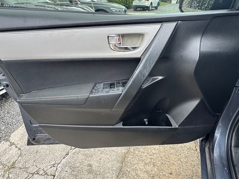 Used 2018 Toyota Corolla LE FWD image 13