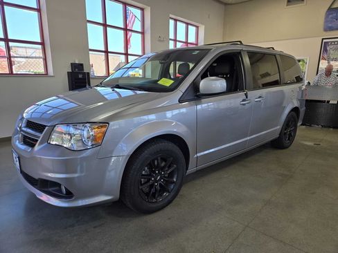 Used 2019 Dodge Grand Caravan GT FWD image 2