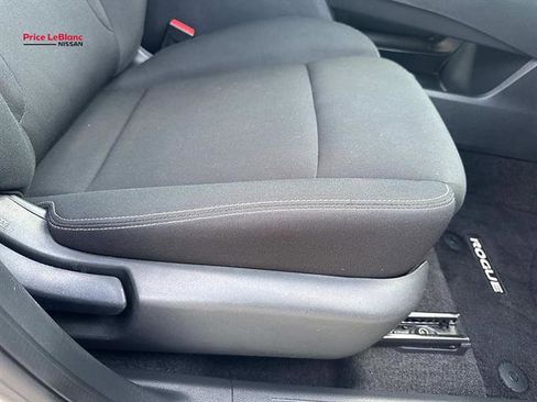 Used 2024 Nissan Rogue S FWD image 11