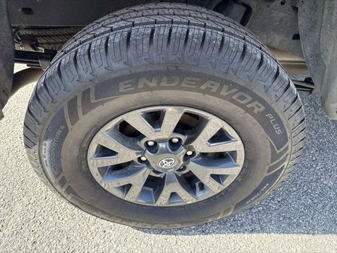 Certified 2023 Toyota Tacoma SR5 AWD/4WD image 9