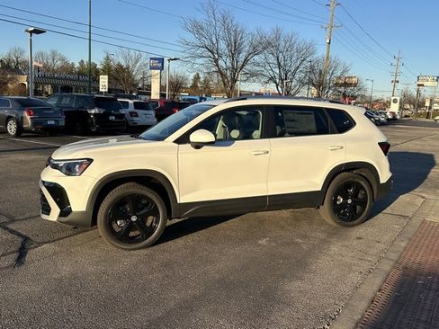 New 2026 Volkswagen Taos SEL image 3