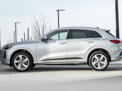 Certified 2025 Audi Q5 Premium Plus w/ Premium Plus image 6