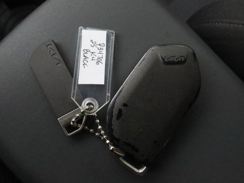 Used 2025 Kia K4 FWD image 30