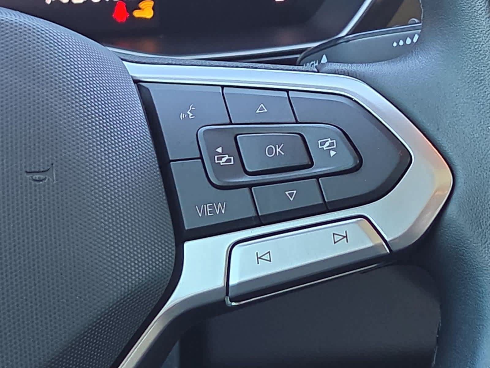 Used 2024 Volkswagen Jetta SE w/ Panoramic Sunroof Package FWD image 26