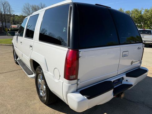 Used 2000 Cadillac Escalade 4WD image 3