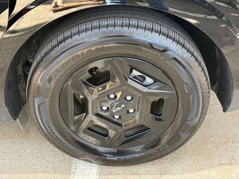 Used 2026 Kia Carnival FWD image 33