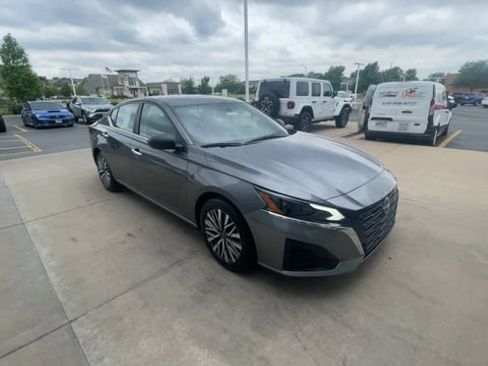 Used 2025 Nissan Altima 2.5 SV FWD image 4