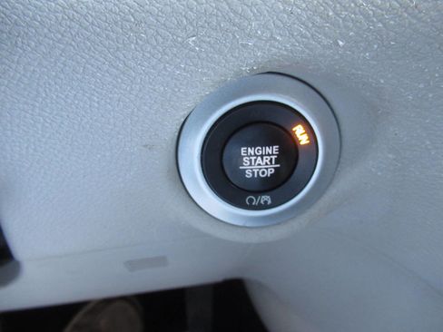 Used 2020 Chrysler Voyager Lxi image 25