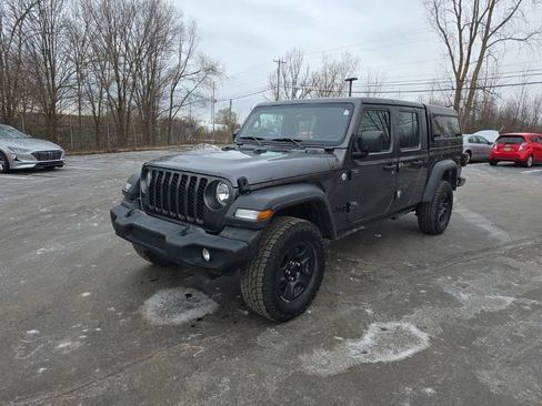 Used 2020 Jeep Gladiator Sport image 3