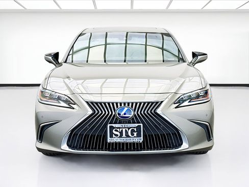 Used 2021 Lexus ES 300h w/ Accessory Package FWD image 2