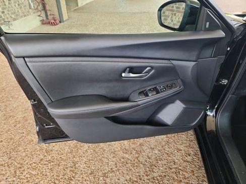 Used 2024 Nissan Sentra SV FWD image 9