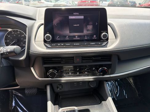 Used 2024 Nissan Rogue S FWD image 23