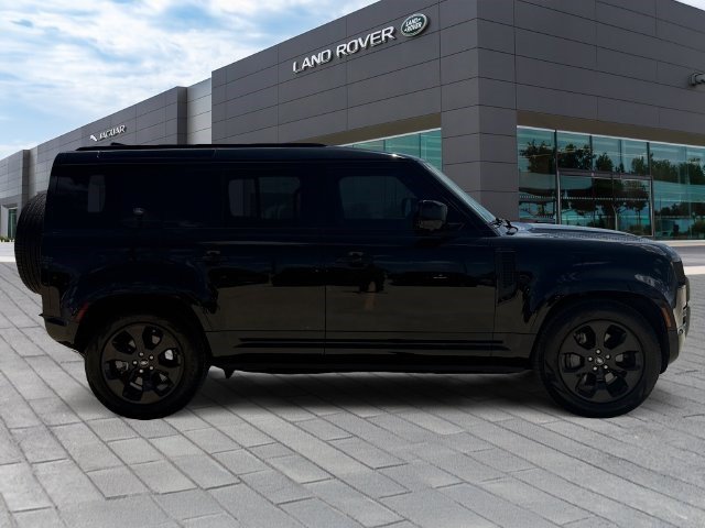 Used 2024 Land Rover Defender 110 X-Dynamic SE AWD/4WD image 6