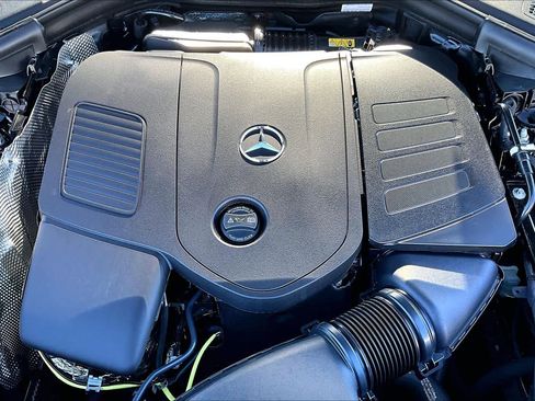 Used 2025 Mercedes-Benz GLC 300 4MATIC image 33