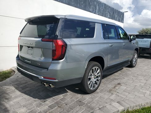 Used 2025 GMC Yukon XL Denali AWD/4WD image 6
