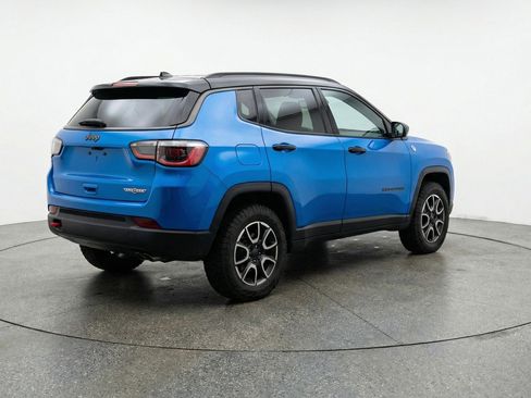 Used 2025 Jeep Compass Trailhawk AWD/4WD image 9