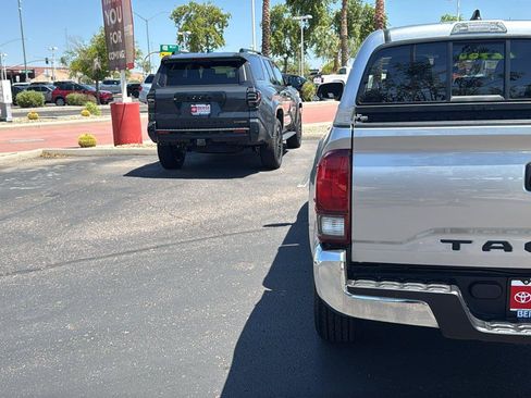 Used 2022 Toyota Tacoma SR5 RWD image 8