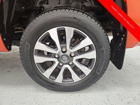 Used 2018 Toyota Tundra Limited w/ Limited Premium Package AWD/4WD image 10