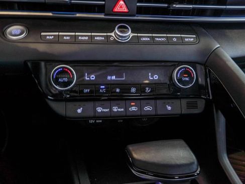 Used 2025 Hyundai Elantra SEL FWD image 18