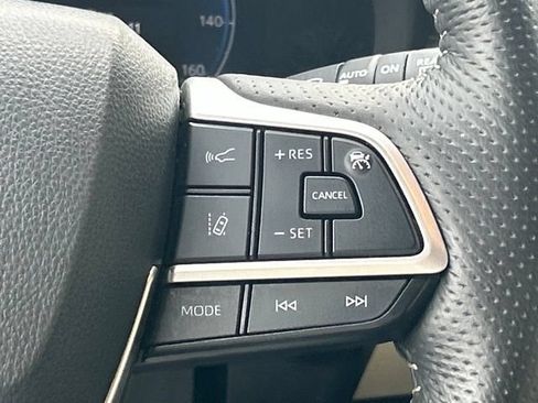 Used 2025 Toyota Sienna Platinum AWD/4WD image 51