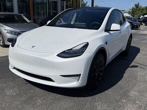 Used 2023 Tesla Model Y Long Range AWD/4WD image 3