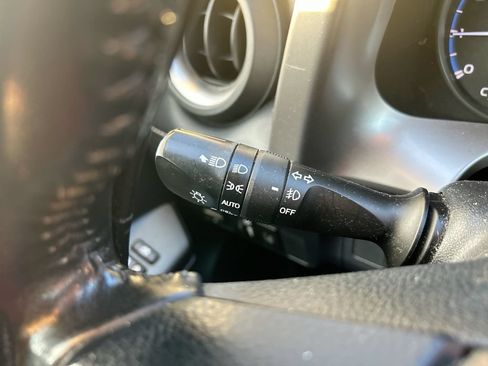 Used 2018 Toyota RAV4 XLE FWD image 20