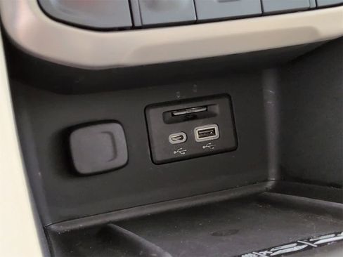 Used 2021 GMC Acadia Denali w/ Denali Technology Package image 32