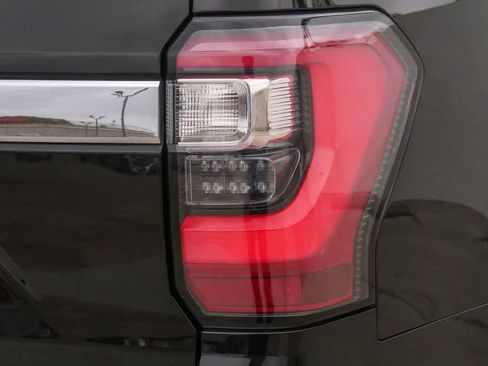 Used 2019 Ford Expedition Limited w/ Equipment Group 302A AWD/4WD image 10