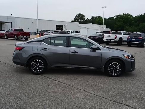 Used 2025 Nissan Sentra SV FWD image 9