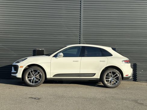 Certified 2025 Porsche Macan AWD/4WD image 2