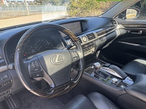 Used 2016 Lexus LS 460 AWD w/ Comfort Package image 9