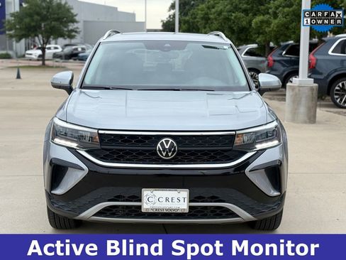 Used 2022 Volkswagen Taos SE w/ Panoramic Sunroof Package FWD image 4
