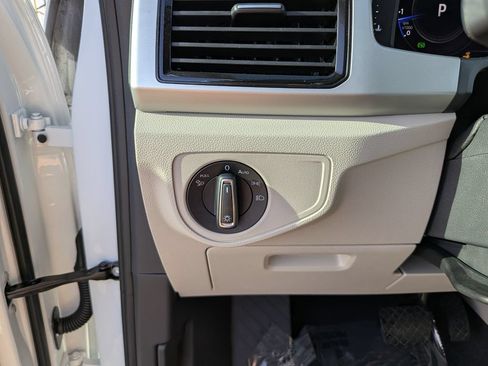 Certified 2023 Volkswagen Atlas SE FWD image 27
