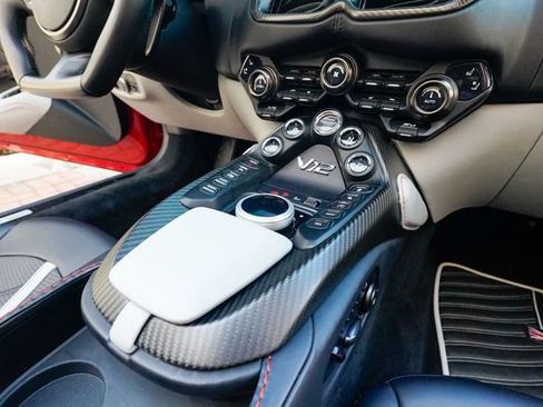 Used 2023 Aston Martin V12 Vantage Roadster image 96