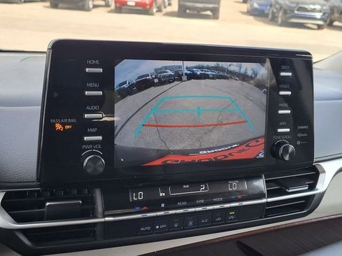 Used 2023 Toyota Sienna LE FWD image 17