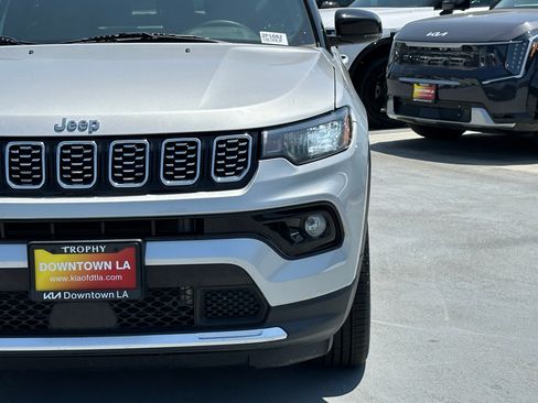 Used 2025 Jeep Compass Limited AWD/4WD image 13