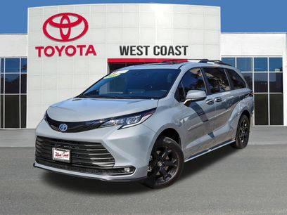 Used 2025 Toyota Sienna XLE Woodland Edition