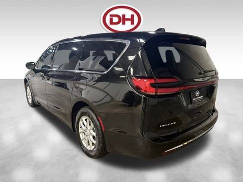 New 2026 Chrysler Pacifica Select FWD image 10