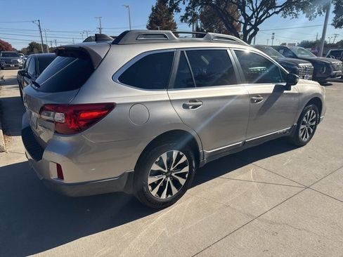 Used 2017 Subaru Outback 2.5i Limited image 3