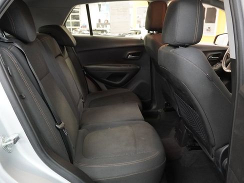 Used 2017 Chevrolet Trax LS FWD image 28