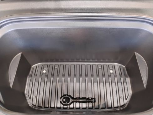 Used 2021 Tesla Model Y 2WD image 47