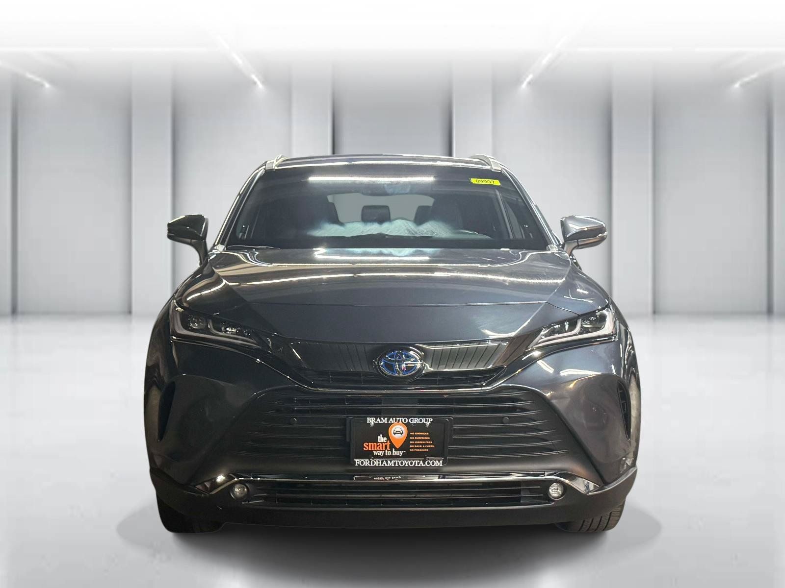 Used 2023 Toyota Venza XLE AWD/4WD image 2