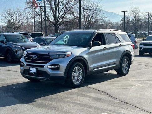 Used 2024 Ford Explorer XLT w/ Equipment Group 202A image 8