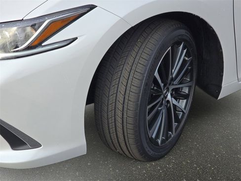 New 2025 Lexus ES 350 w/ Premium Package image 32