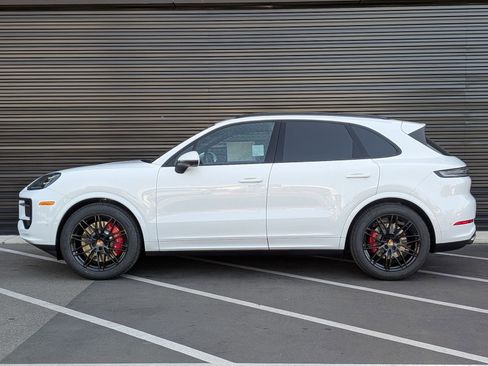 New 2026 Porsche Cayenne S image 2