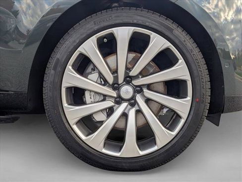 New 2025 Land Rover Range Rover Long Wheelbase SE image 10