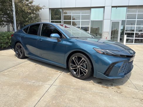 Used 2025 Toyota Camry XSE AWD/4WD image 2