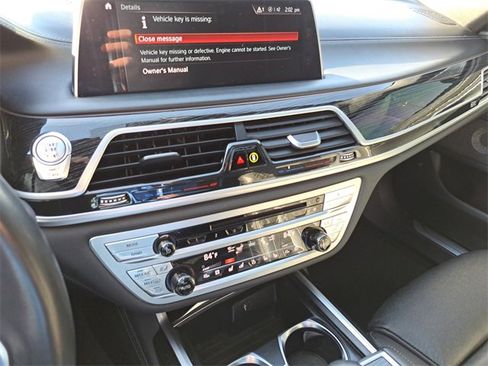 Used 2019 BMW 750i image 13