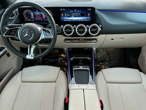Used 2025 Mercedes-Benz GLA 250 4MATIC image 17